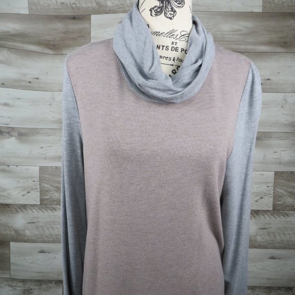 Chico's* Women's Long Sleeve Cowl Neck Asymmetrical Abstract‎ Hem Blouse~ Size 1 - Picture 1 of 15